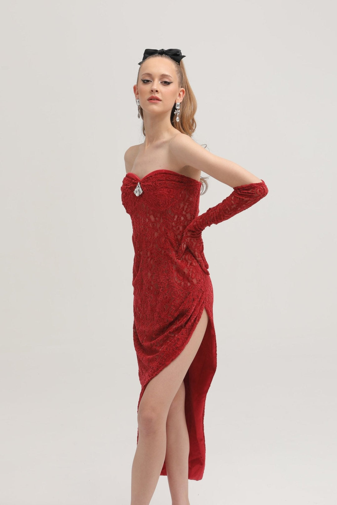 Levoire | Robe Midi Rouge Garnie (Avec Gants)