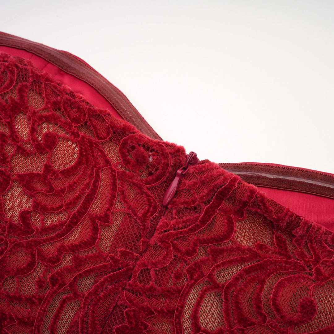 Levoire | Robe Midi Rouge Garnie (Avec Gants)