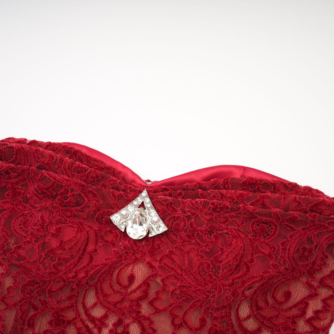 Levoire | Robe Midi Rouge Garnie (Avec Gants)