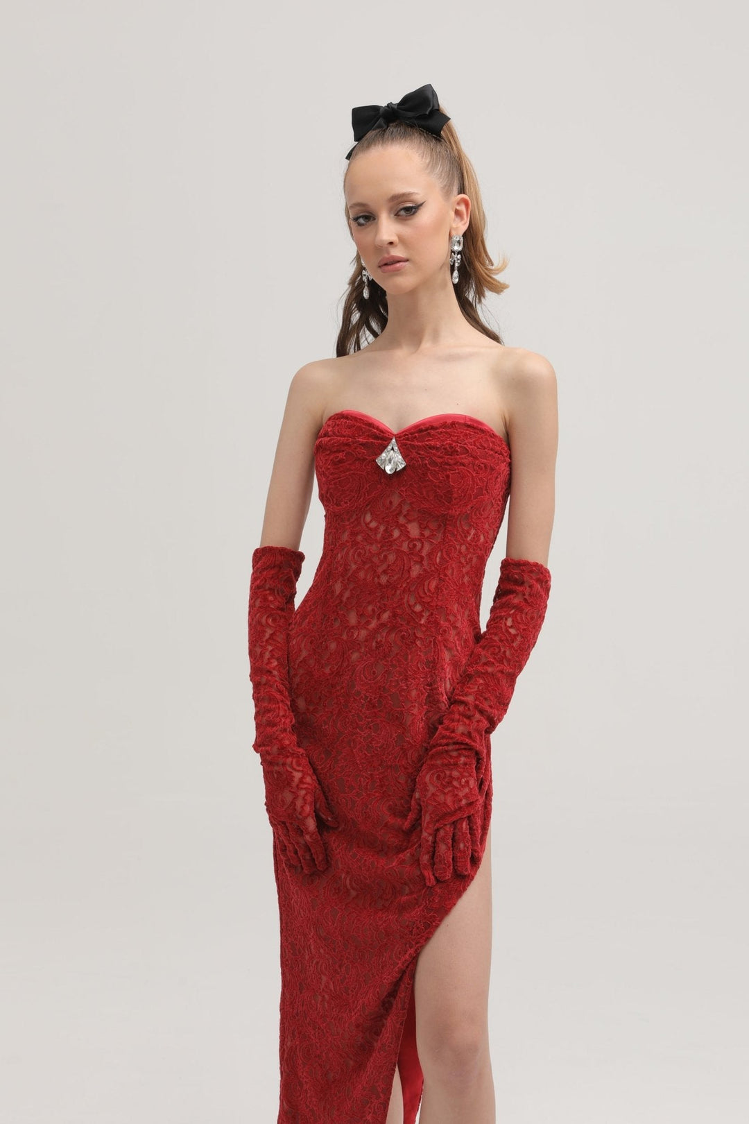 Levoire | Robe Midi Rouge Garnie (Avec Gants)