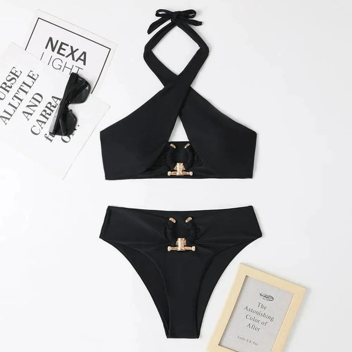 Levoire | Bikini avec un décolleté entrecroisé et des découpes hautes de design pour femmes Noir