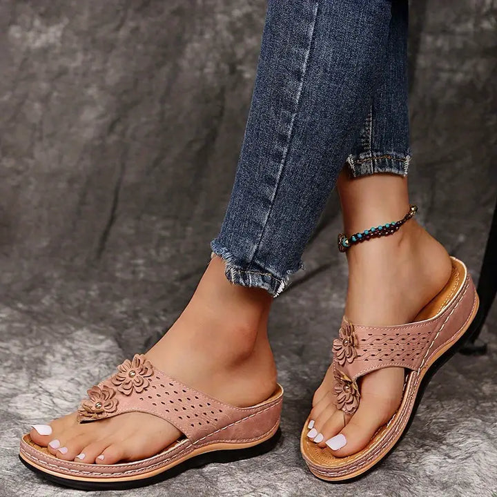Levoire | Sandale Confortable Avec Talon Rehaussé Et Détail Floral Pour Femmes Rosa