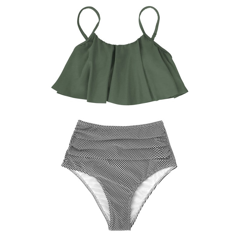 Levoire | Une Robe Colorée Avec Des Volants Vert