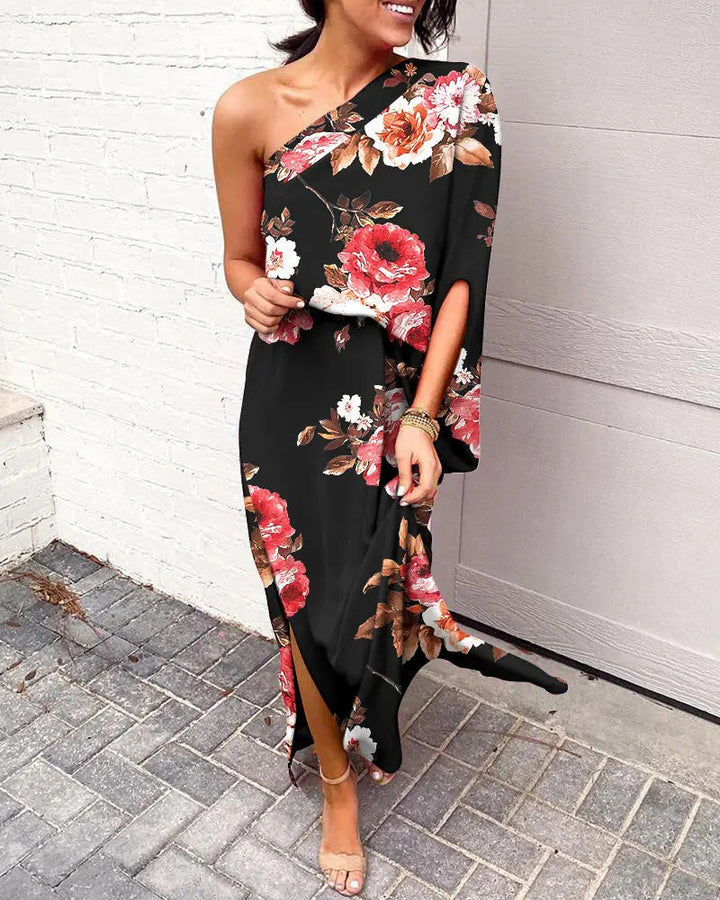 Levoire | Robe À Coupe Inclinée Avec Épaules Sexy Fleurs d'arrière-plan noires