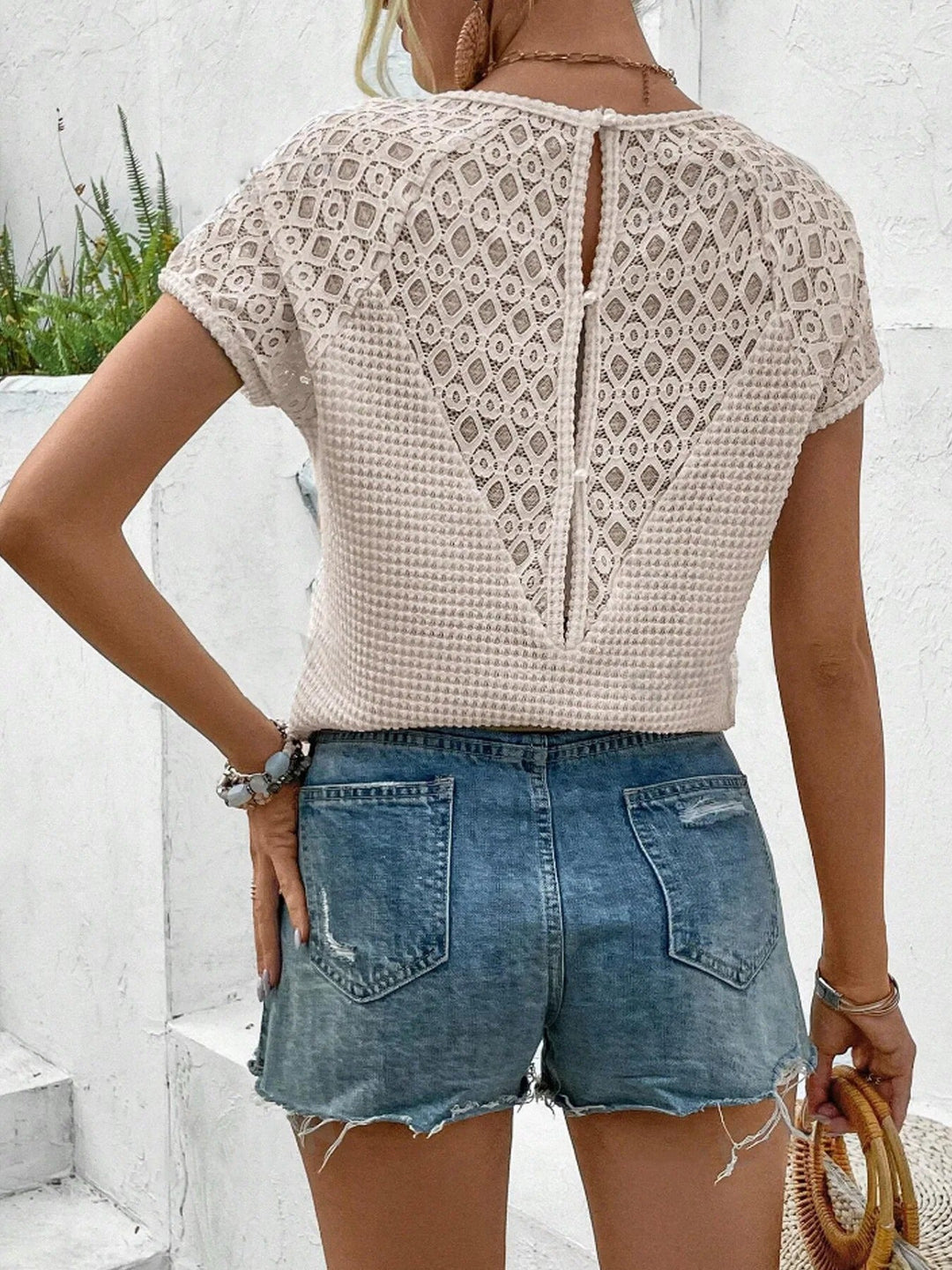 Levoire | T-Shirt Élégant À Col En V Pour Un Look Sophistiqué