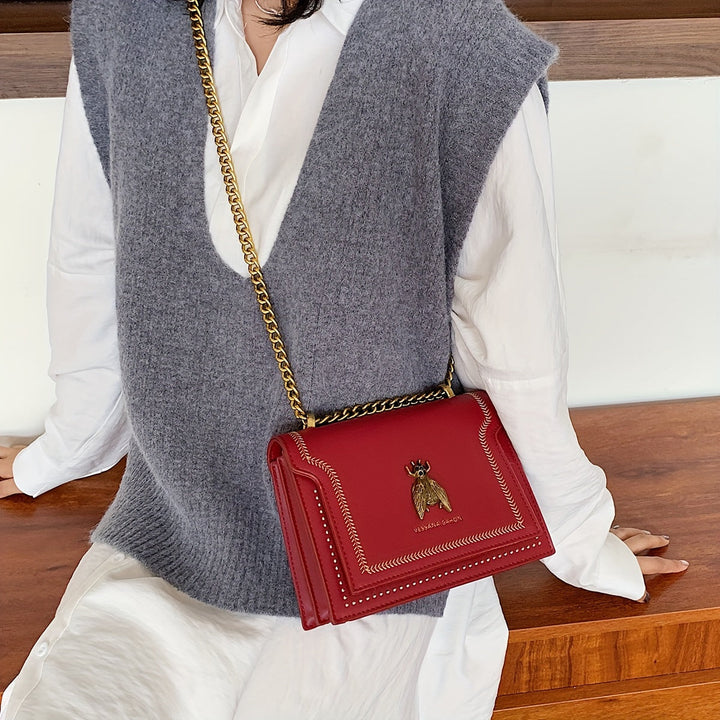 Levoire | Sac À Main Élégant En Cuir Vegan Avec Pendentif Abeille