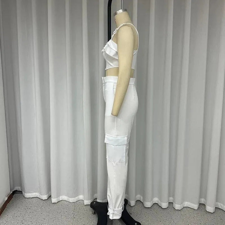 Levoire | Ensemble femme avec des pantalons taille haute, attachés aux chevilles, et un col carré uni