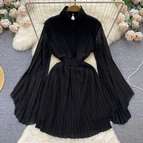 Levoire | Robe à col roulé avec manches cloche plissées