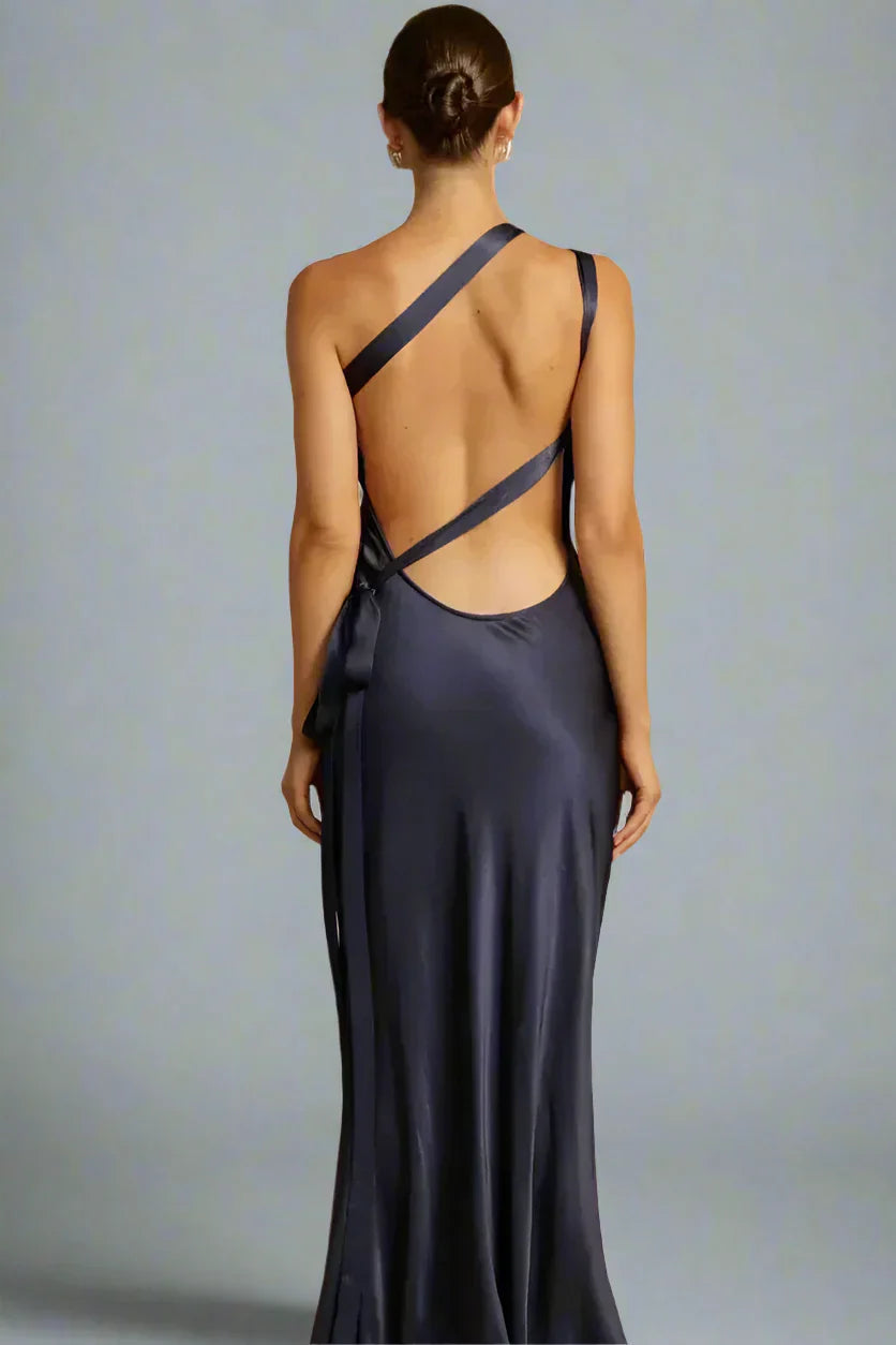 Levoire | Robe Asymétrique Élégante Avec Dos Ouvert Et Décolleté En Biais