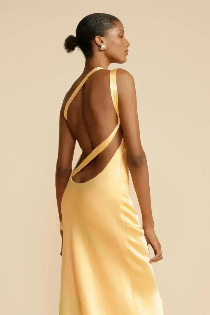 Levoire | Robe Asymétrique Élégante Avec Dos Ouvert Et Décolleté En Biais