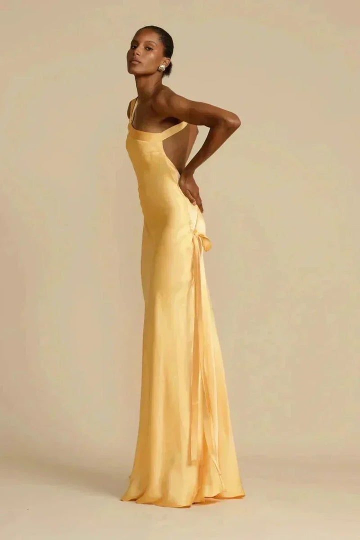 Levoire | Robe Asymétrique Élégante Avec Dos Ouvert Et Décolleté En Biais