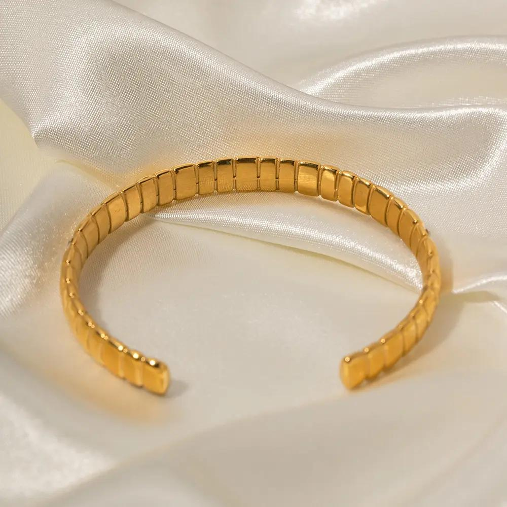 Levoire | Élégant Or & Pierre Bracelet Manchette