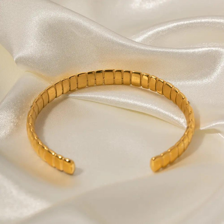 Levoire | Élégant Or & Pierre Bracelet Manchette