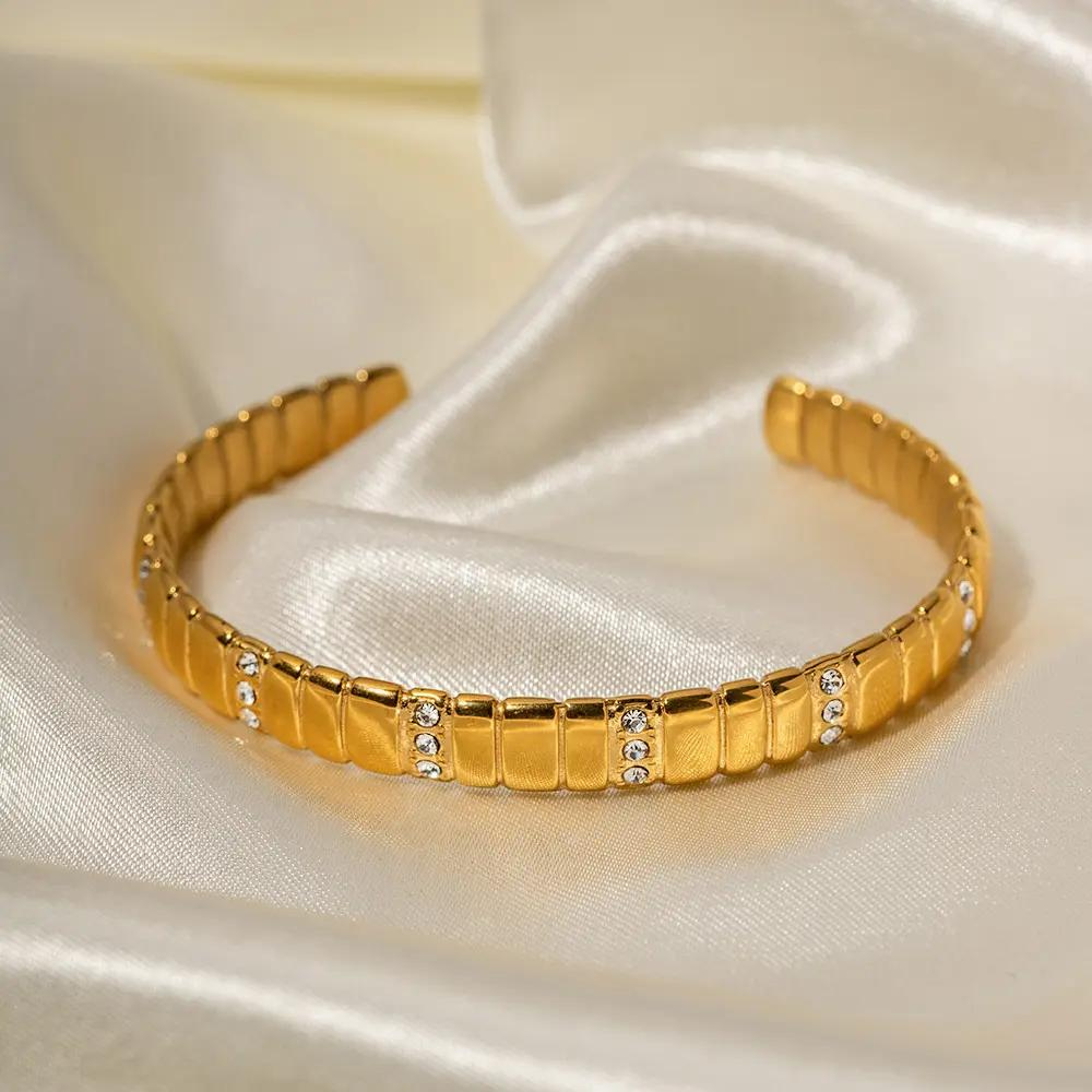 Levoire | Élégant Or & Pierre Bracelet Manchette
