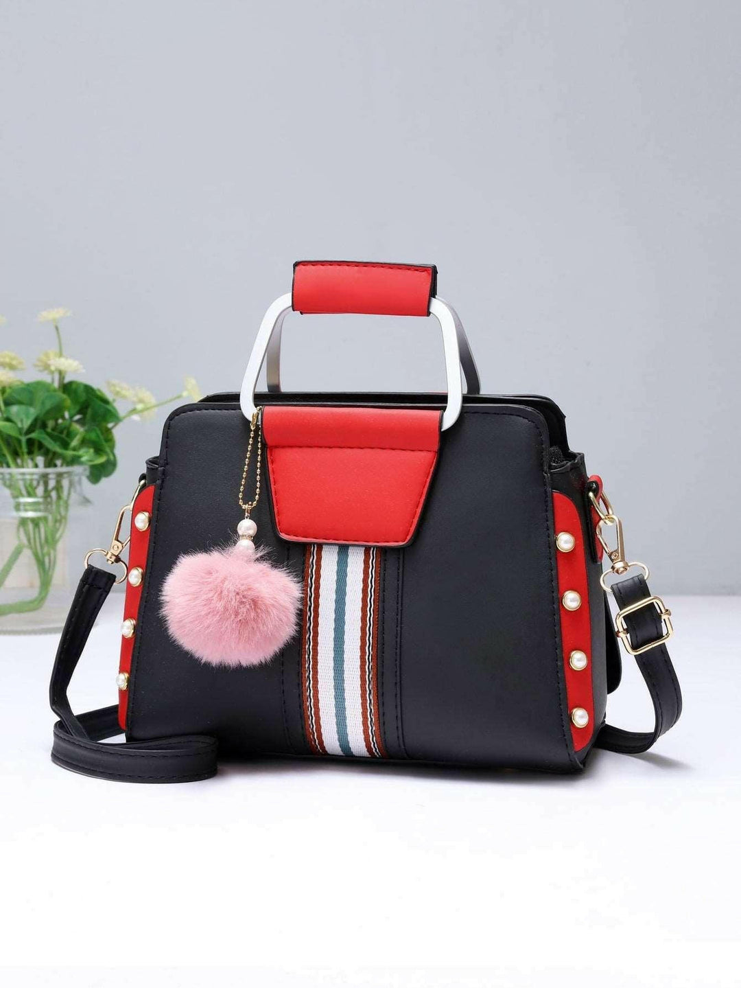 Levoire | Sac Chic Carré En Vert Clair Polyester Avec Pompon Ludique Noir avec Rouge