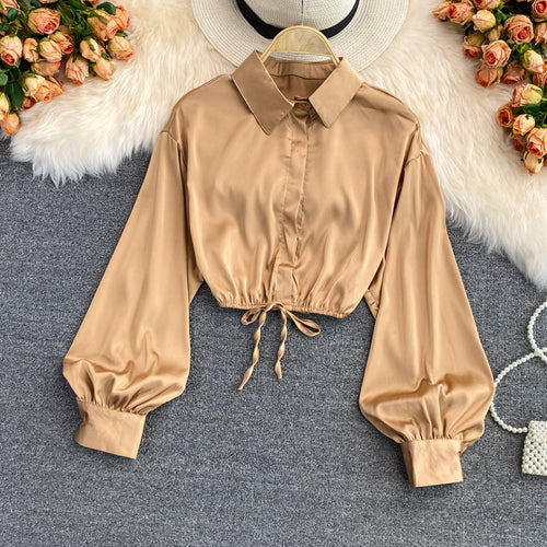 Levoire | courte en satin, manches longues bouffantes KHAKI Une taille
