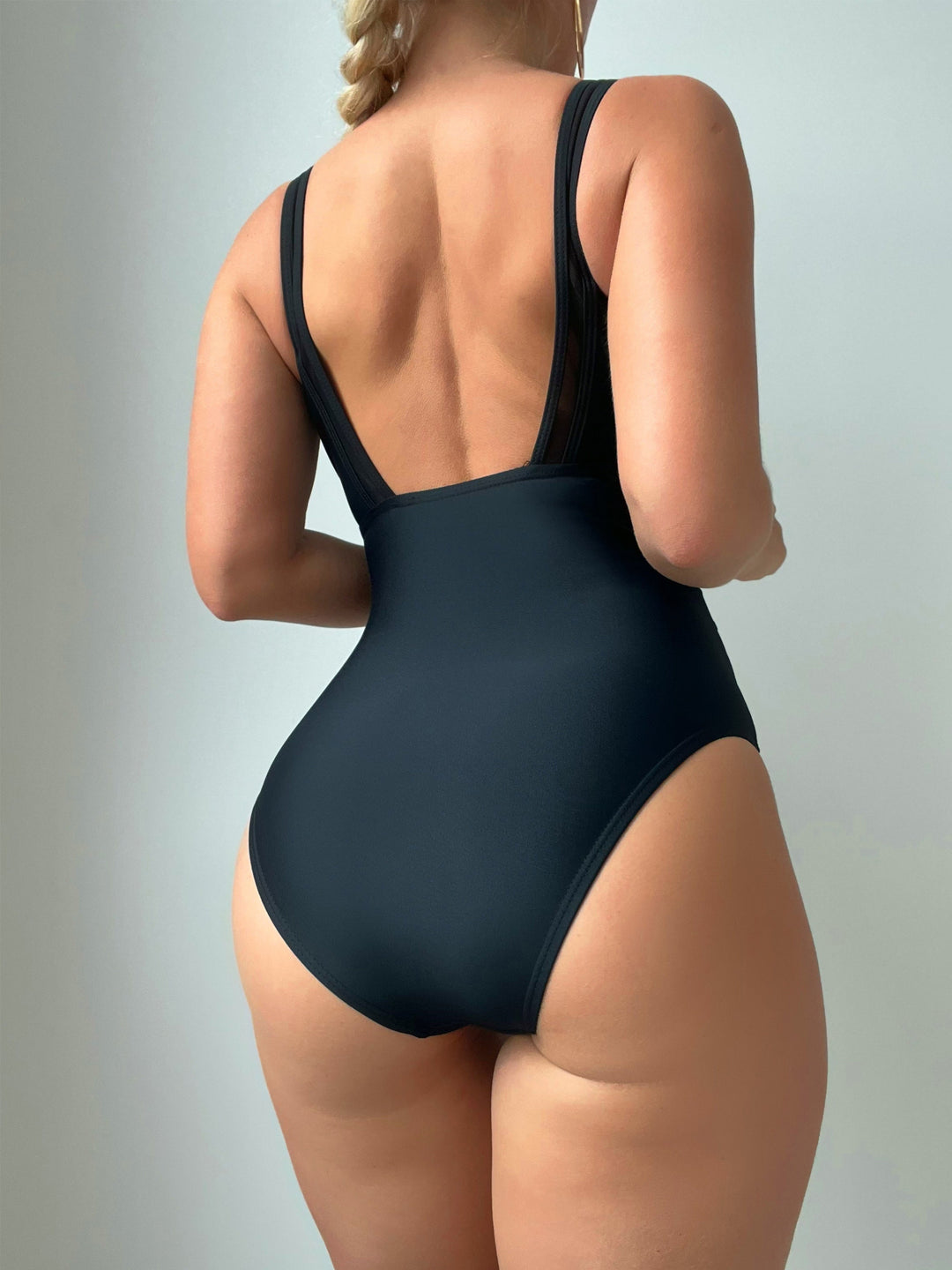 Levoire | Maillot À Encolure En V Avec Insert En Mesh Et Contrôle Du Ventre Pour Femmes