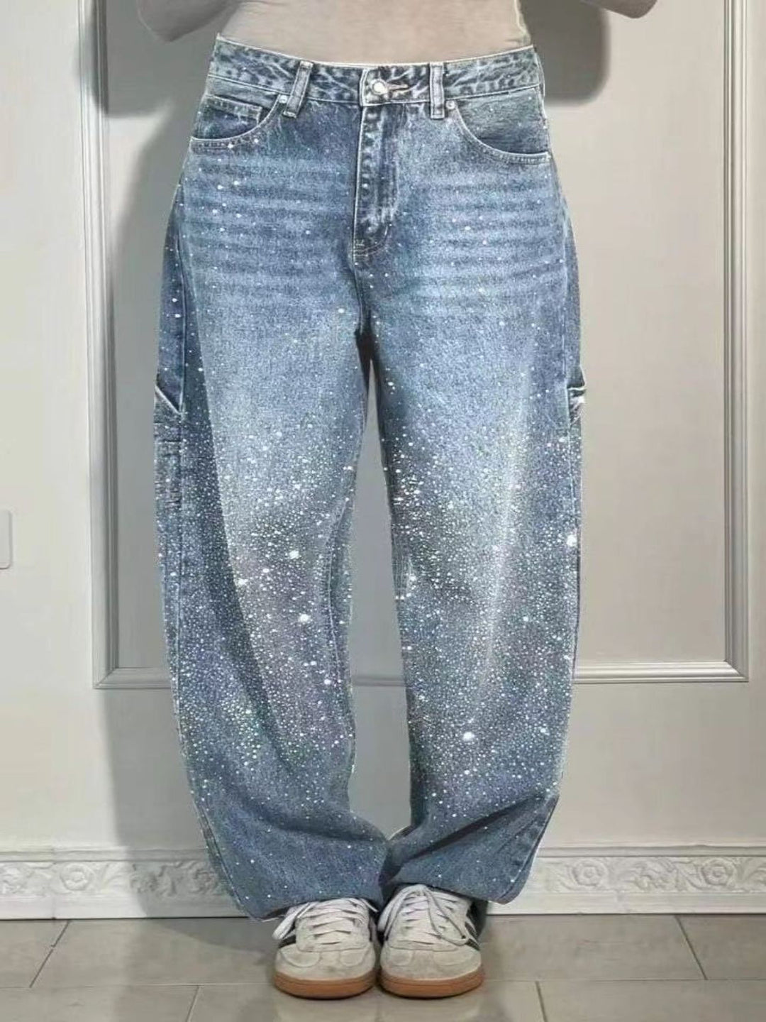 Levoire | Jean Pour Femmes Lavé Avec Des Détails En Strass Dans Une Coupe Large Lumière