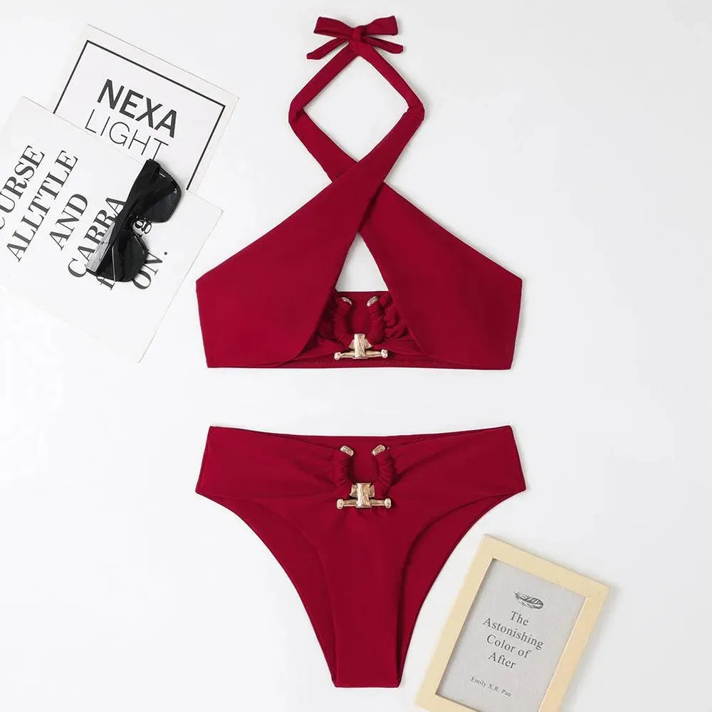 Levoire | Bikini avec un décolleté entrecroisé et des découpes hautes de design pour femmes Rot