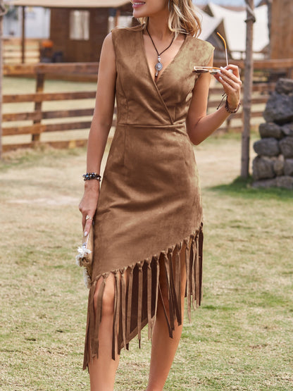 Levoire | Robe élégante pour femme avec décolleté en V et glands - Chameau