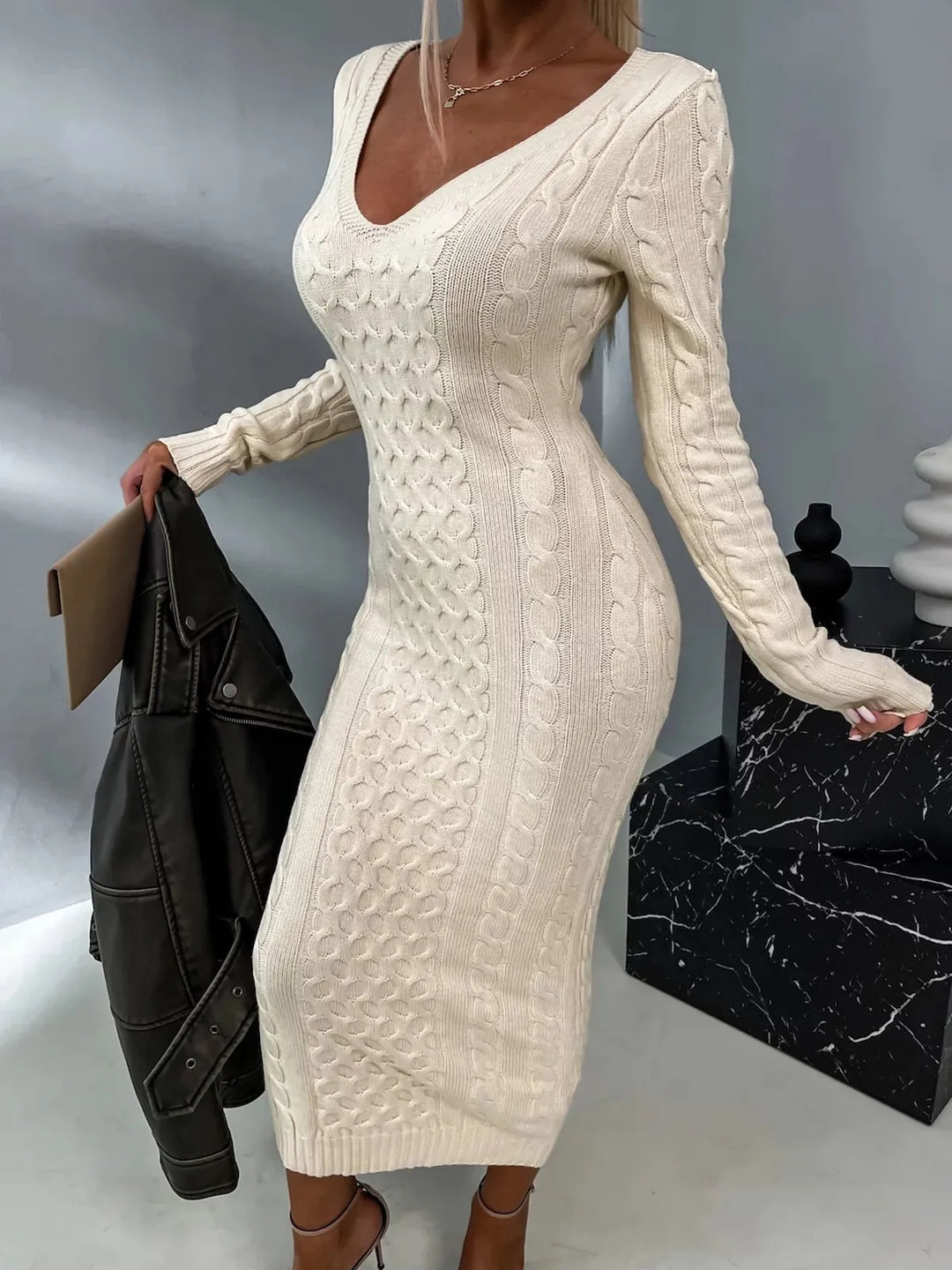 Levoire | Robe Pull Élégante Avec Dos En Dentelle