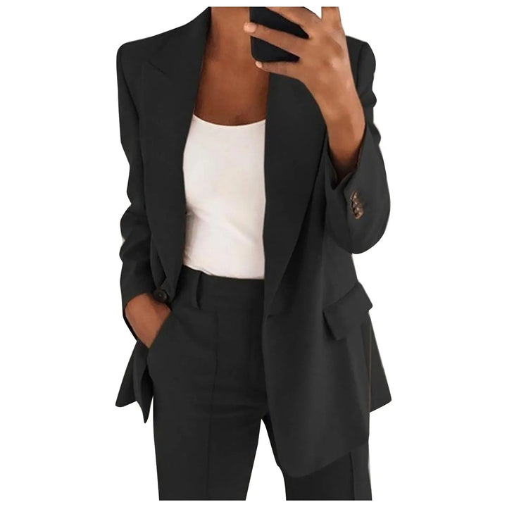 Levoire | Tailleur Femme Avec Veste Bleue Et Pantalon Uni Noir