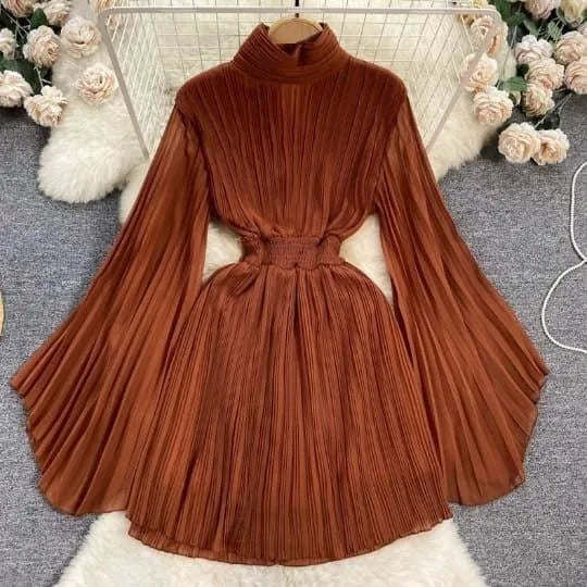 Levoire | Robe à col roulé avec manches cloche plissées Braun Taille libre