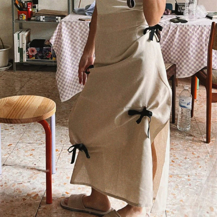Levoire | Ensemble de top sans manches et jupe midi avec accents à nouer