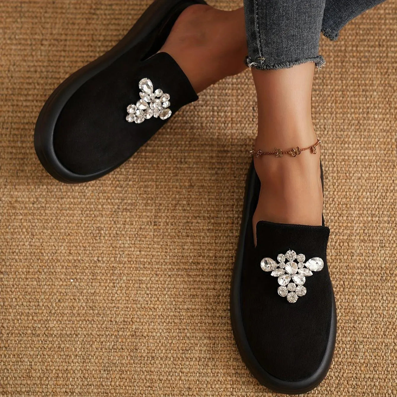 Levoire | Pantoufles pour femmes à semelles anti-dérapantes pour une utilisation intérieure et extérieure