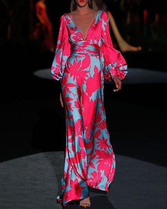 Levoire | Robe À Col En V Elegante Pour Un Look Feminin Et Sophistique Rose