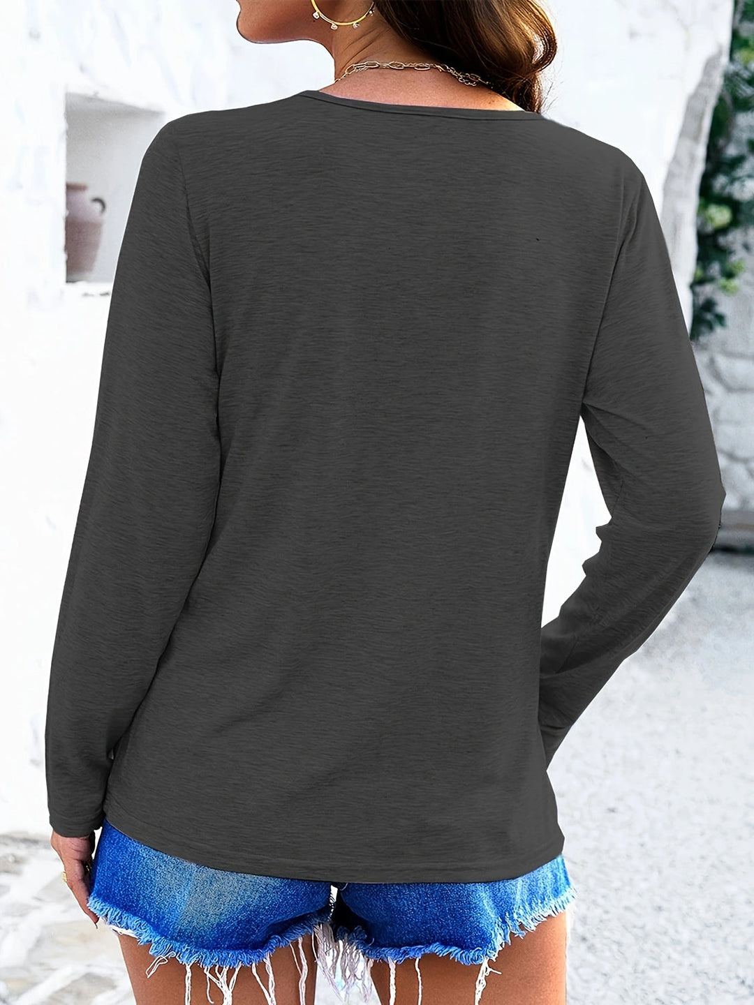 Levoire | Risti V-neck Long Sleeve T-shirt