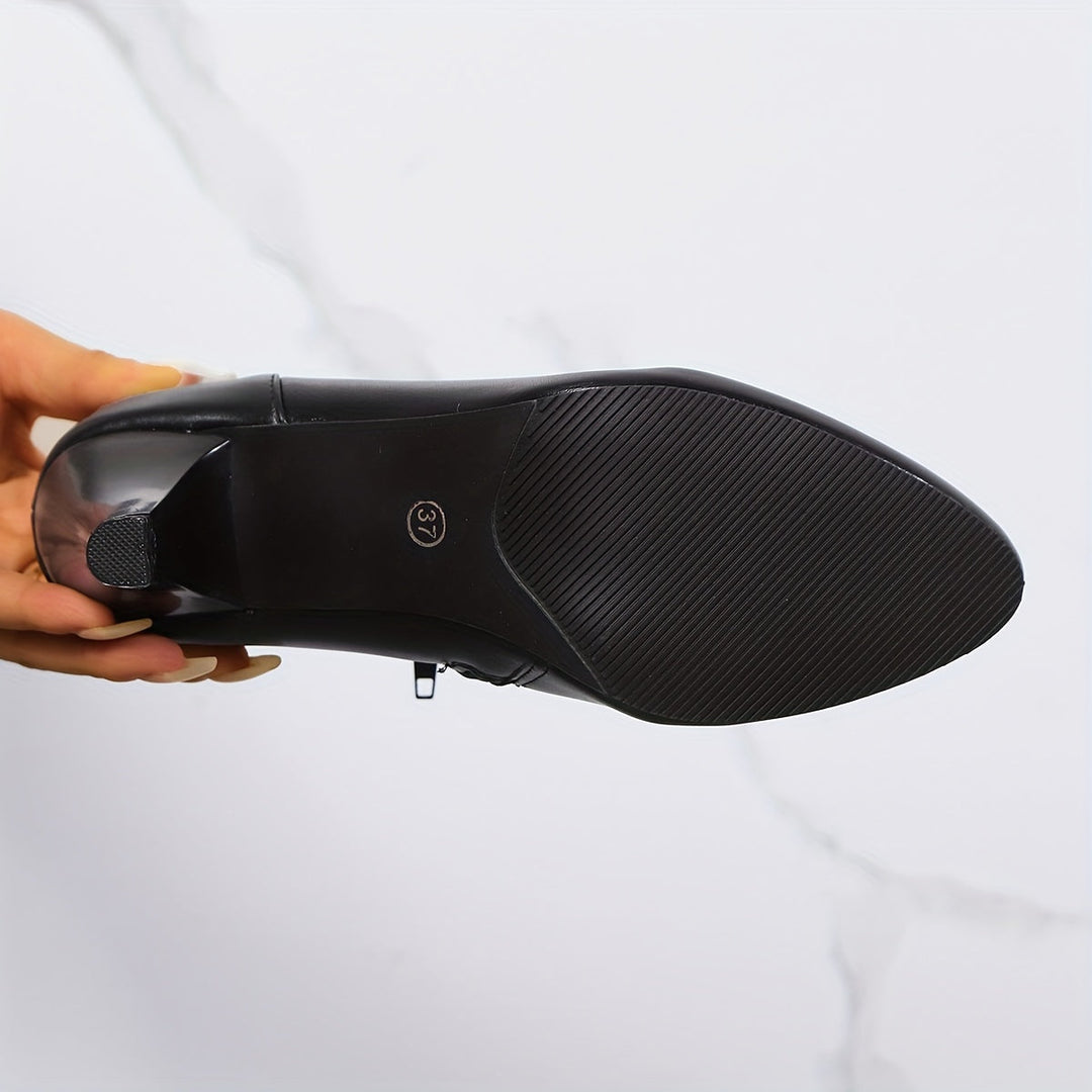 Levoire | Élégantes Chaussures À Talons Noirs Pour Femmes Avec Bout Pointu Et Botte À Cheville Ajustée Avec Fermeture Éclair