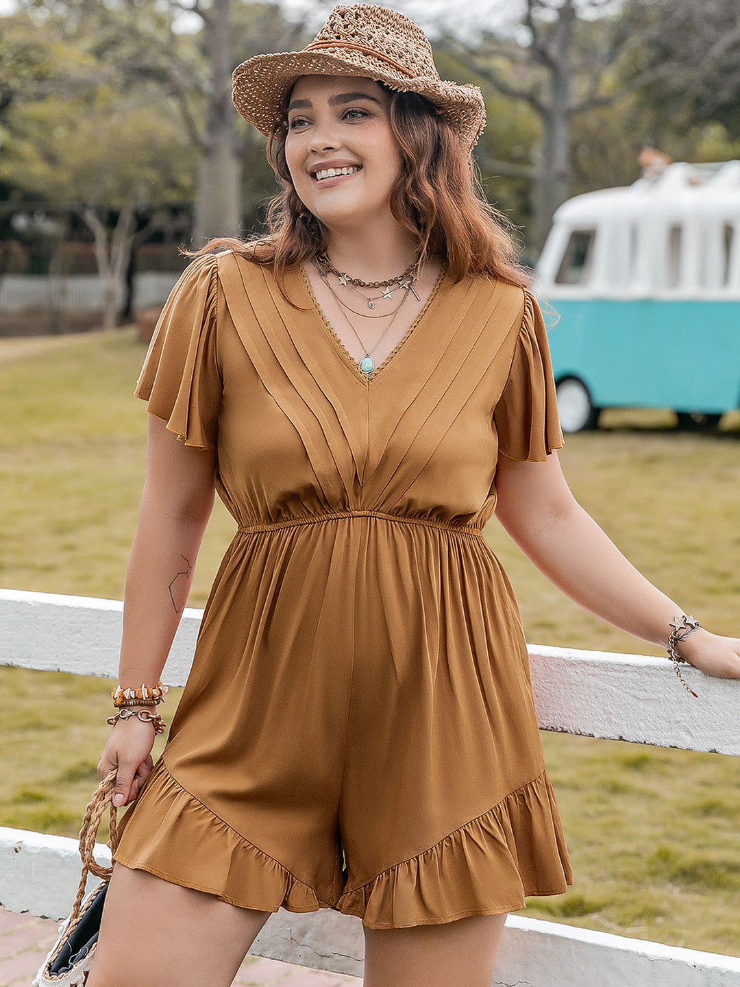 Levoire | Grande Taille Chemisier Ruffle Col V Manches Courtes Salopette Caramel