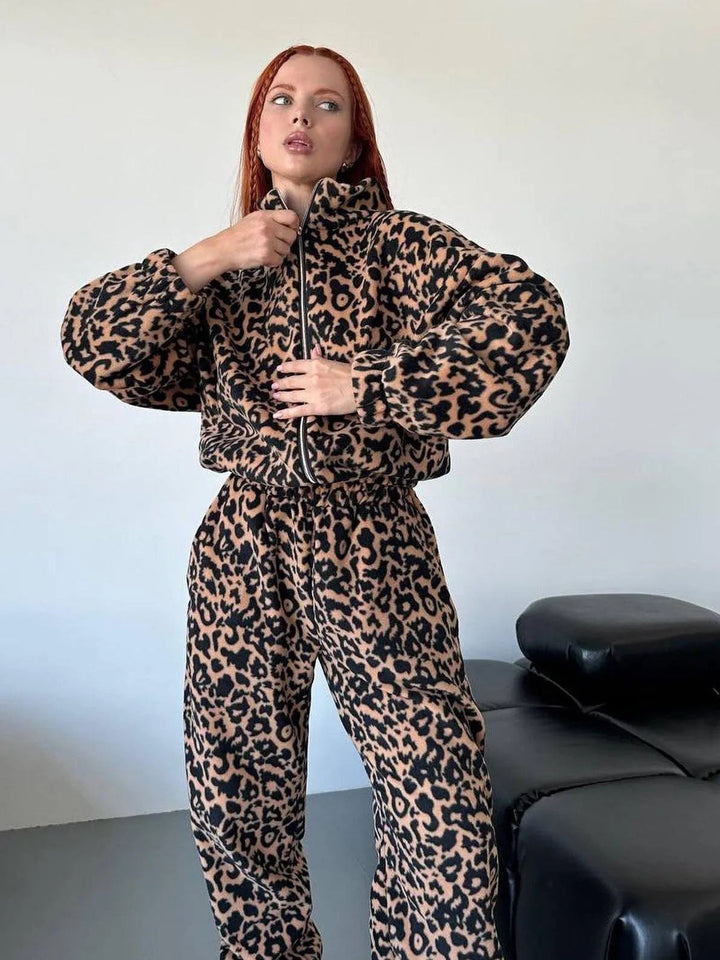 Levoire | Pull à fermeture éclair parfait et pantalon à motif léopard