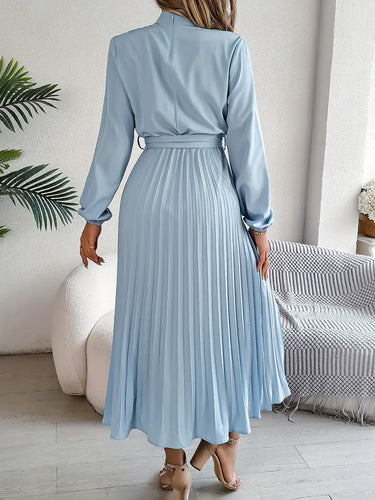 Levoire | Robe Unie Avec Col Montant Et Ceinture Plissée