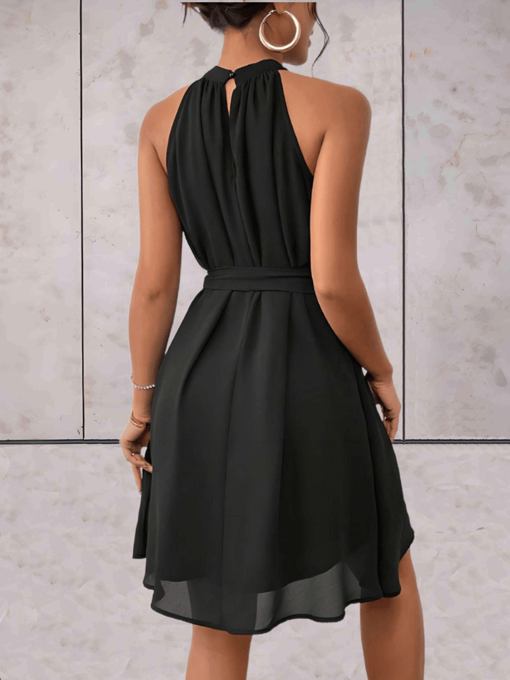 Levoire | Danes Mini Robe Robe sans manches unie avec col rond et ceinture à nouer