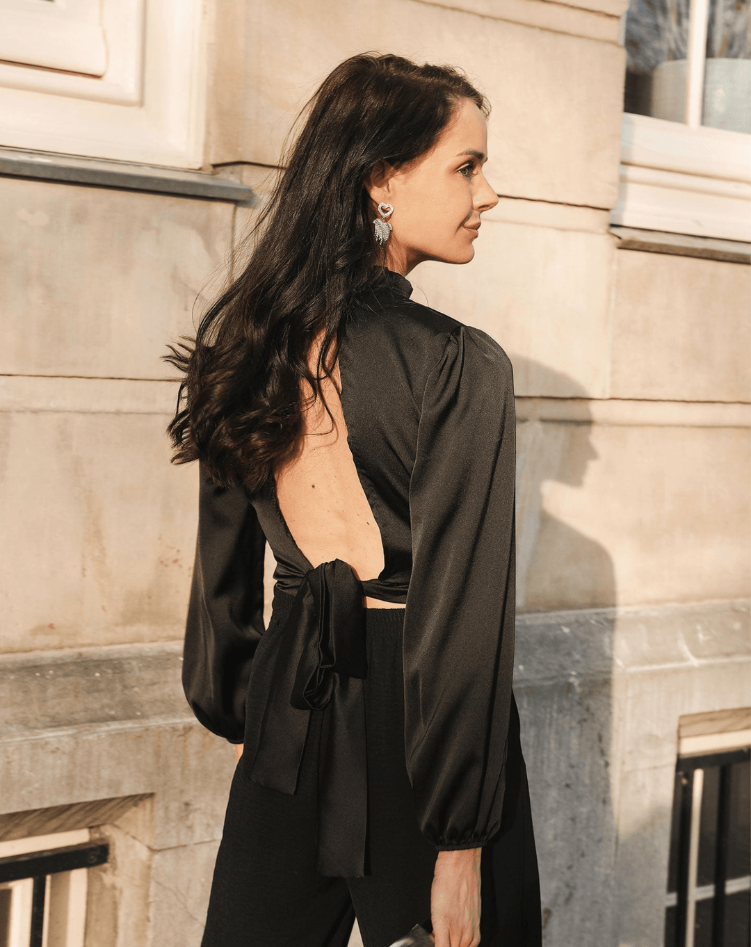 Levoire | Élégant Top Satin Blouse Noire Femme Avec Dos Ouvert