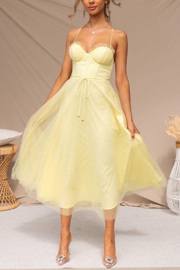 Levoire | Robe Maxi Élégante Conception Fluide Décolleté En V Bretelles Liberté Tissu Léger Jaune