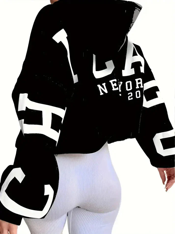 Levoire | En Design Surdimensionné Avec Des Manches Longues Et Un Logo En Texte Sur La Manche Noir