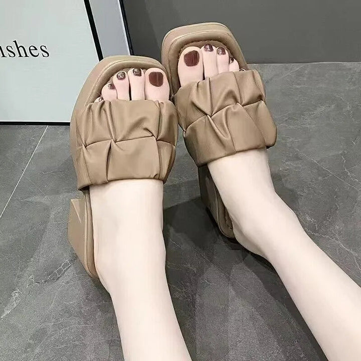 Levoire | Sandales avec des talons de paquets et un coussin pour les orteils en forme de carré Wellpappe-liimapu tape Khaki