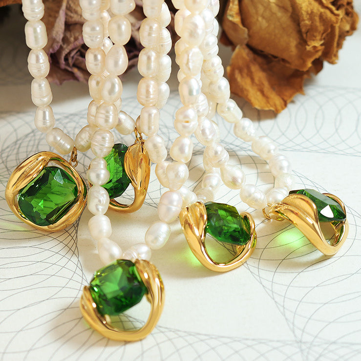 Levoire | Collier Élégant En Perles Avec Pendentif En Zircon Vert