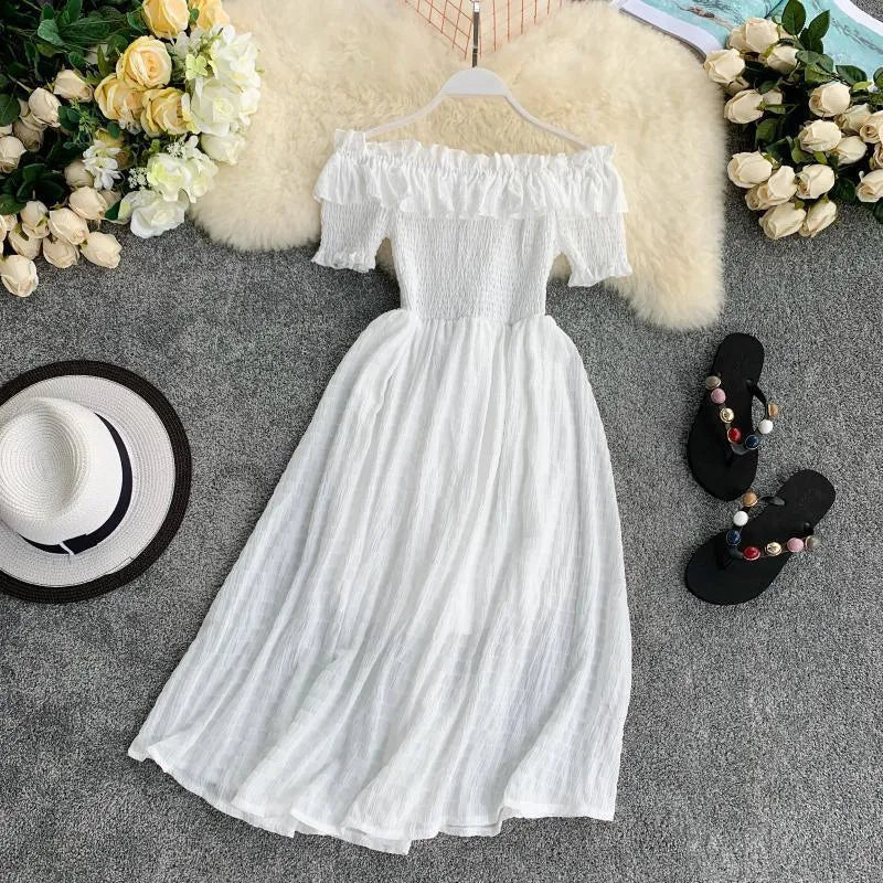 Levoire | Robe avec une taille plissée et des manches courtes sur les épaules nues Blanc Une taille