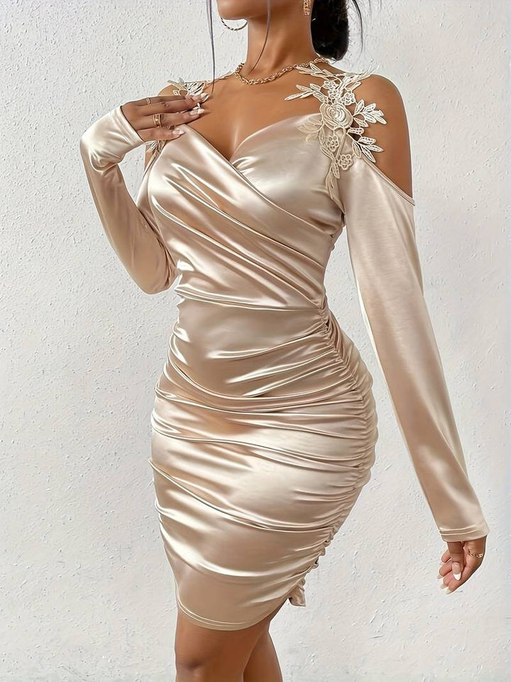 Levoire | Élégante Robe À Volants Sans Épaules