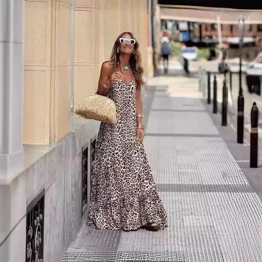 Levoire | Robe à bretelles sans dos et décolleté en V avec un motif léopard.