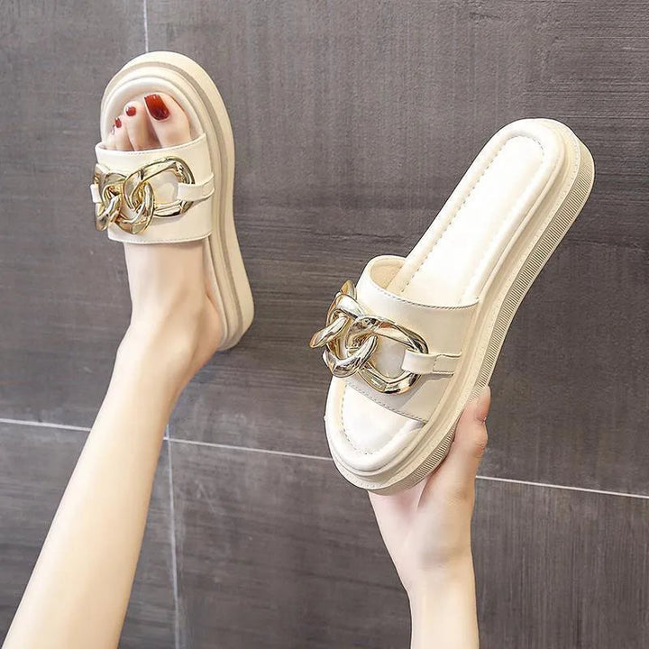 Levoire | Sandales pour femmes avec semelles et chaîne en or Beige