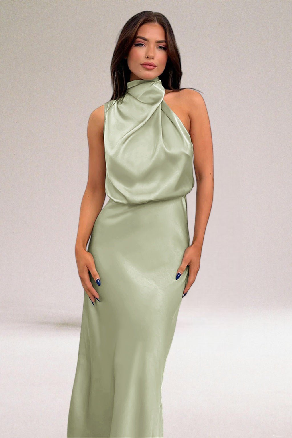 Levoire | Robe En Satin Glamour Avec Dos Nu Vert hell