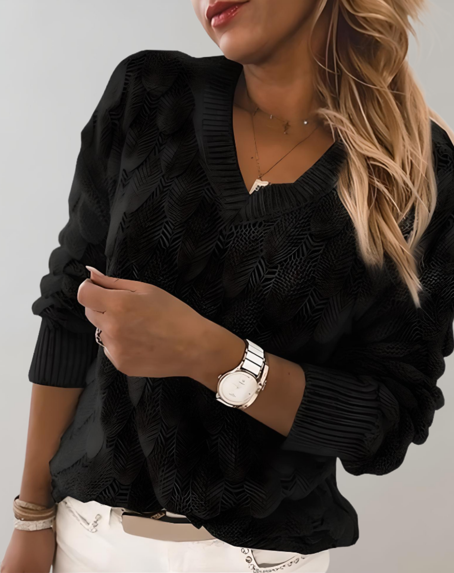 Levoire | Pull Semi Transparent Avec Décolleté En V Profond Et Motif Noir