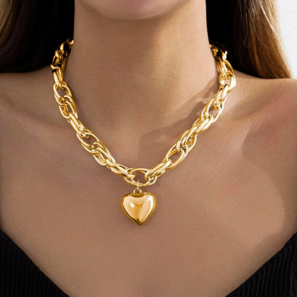 Levoire | Pendentif En Forme De Cœur Doré Collier Élégance Intemporelle Avec Une Touche Moderne
