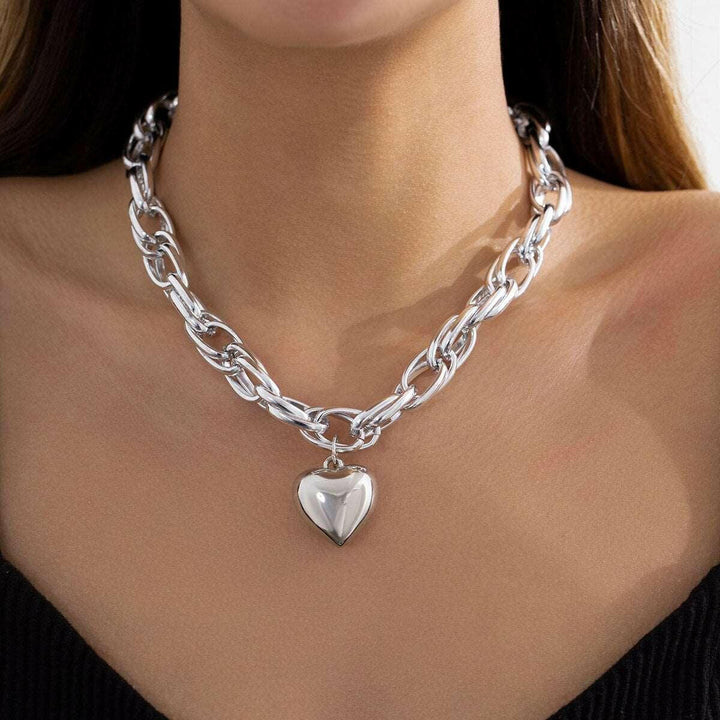 Levoire | Pendentif En Forme De Cœur Doré Collier Élégance Intemporelle Avec Une Touche Moderne