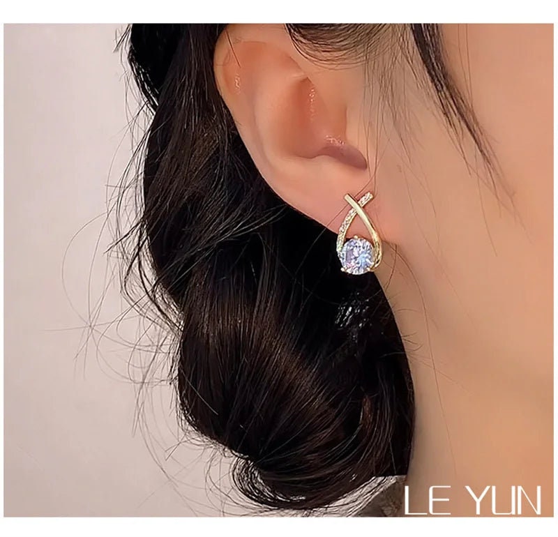 Levoire | Boucles D'Oreilles Croix En Cristal Élégance Intemporelle